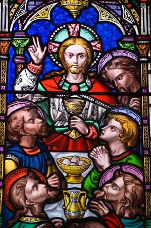 14242354-a-victorian-stained-glass-window-depicting-the-last-supper-or-holy-eucharist--jesus-christ-holding-t